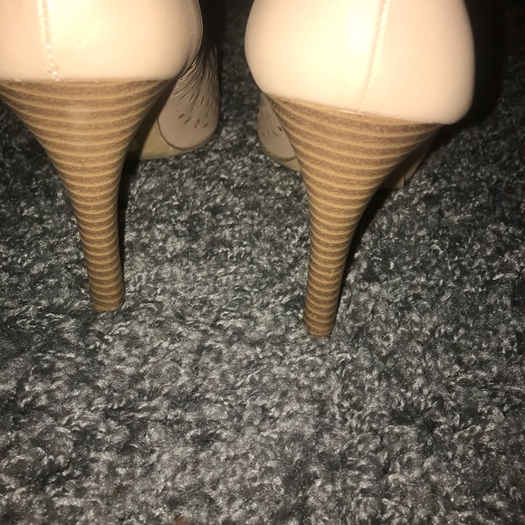 Restricted Heels - Picture 2 of 3